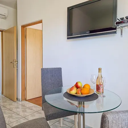 Zora-3 By Interhome 로파르